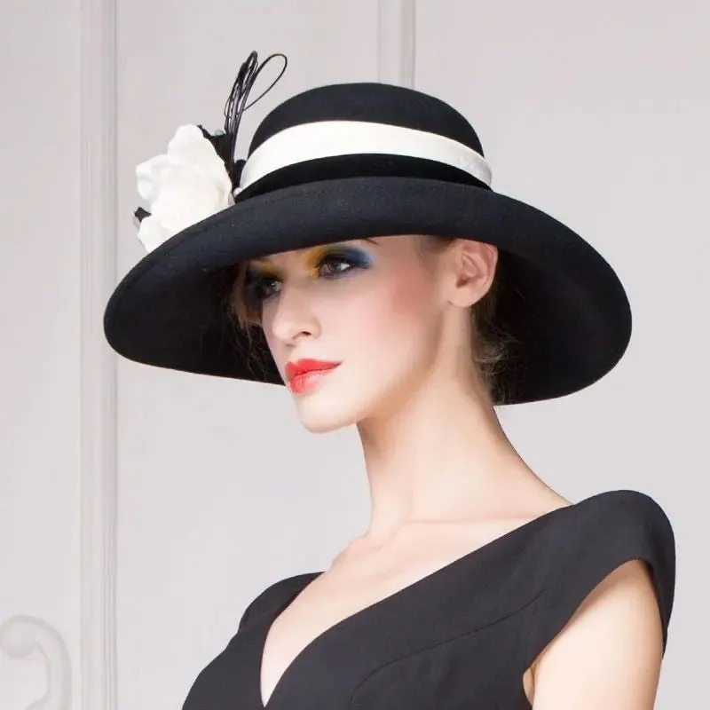 Chapeau de cérémonie moderne