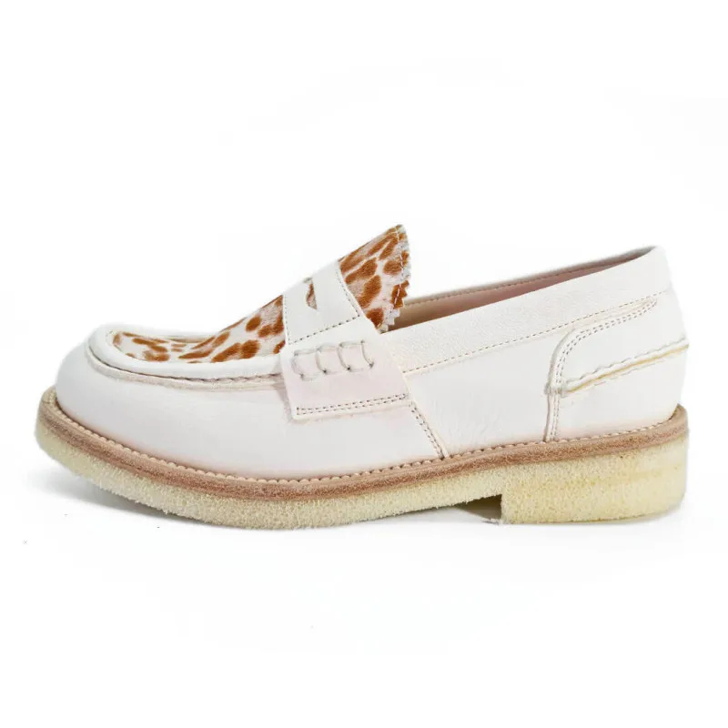 Le mocassin en cuir blanc, détail léopard - Sturlini - Scarpe