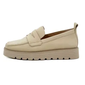 Le mocassin en nubuck beige avec un plateau K&S