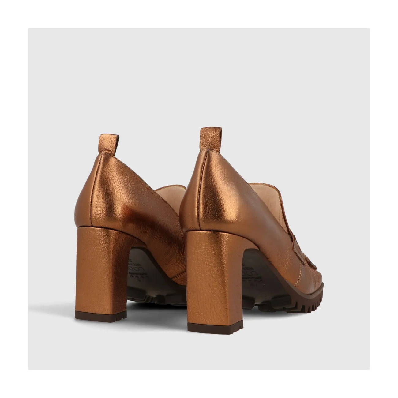 Mocassin en cuir de couleur bronze comprenant un détail de boucle dorée  | LODI Chaussures de femme en ligne.