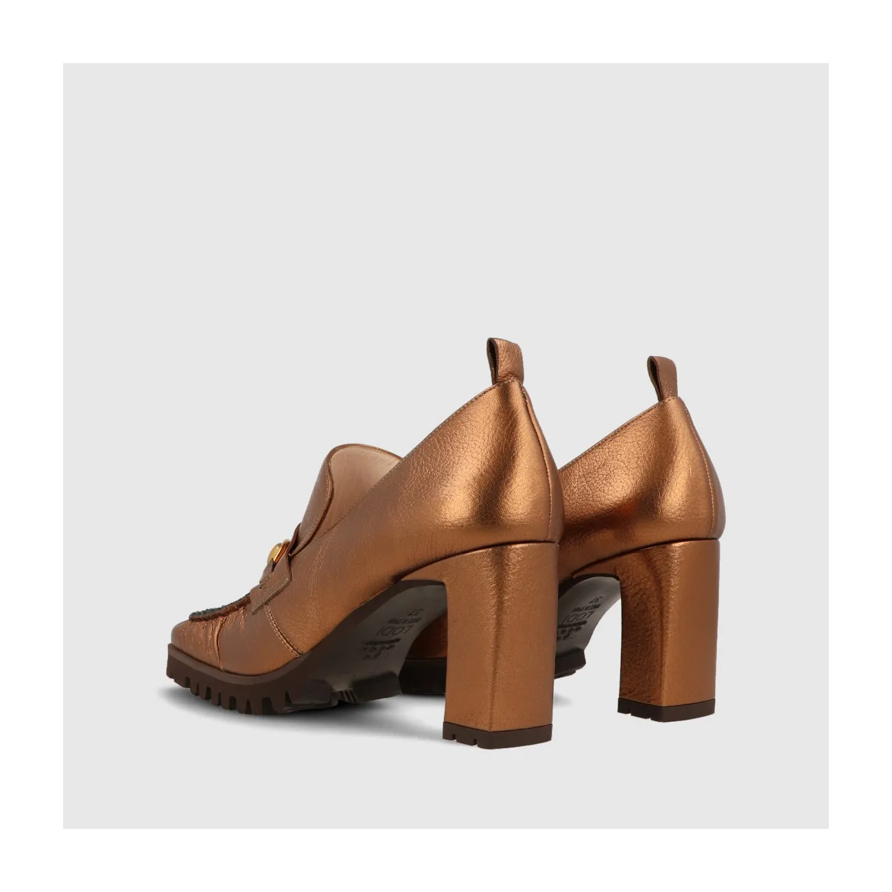 Mocassin en cuir de couleur bronze comprenant un détail de boucle dorée  | LODI Chaussures de femme en ligne.