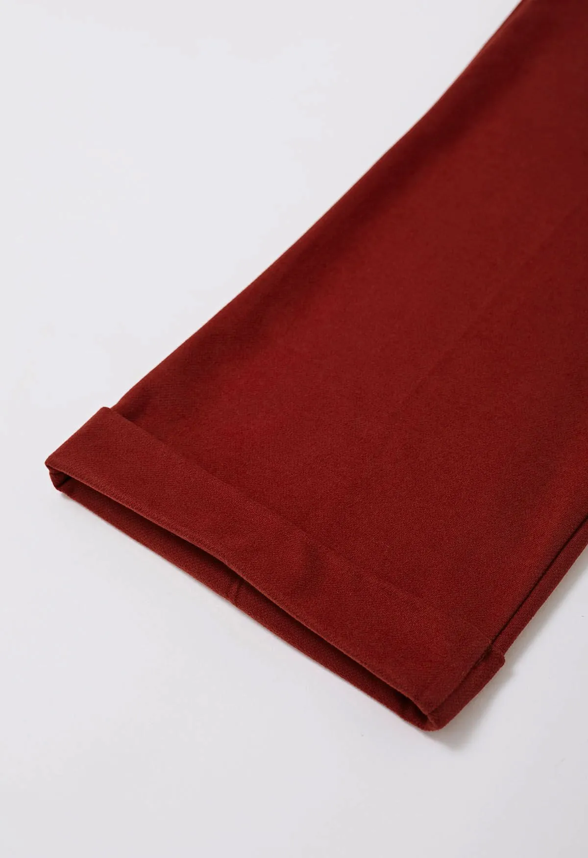 Pantalon confortable à jambe droite et à revers en rouge rouille