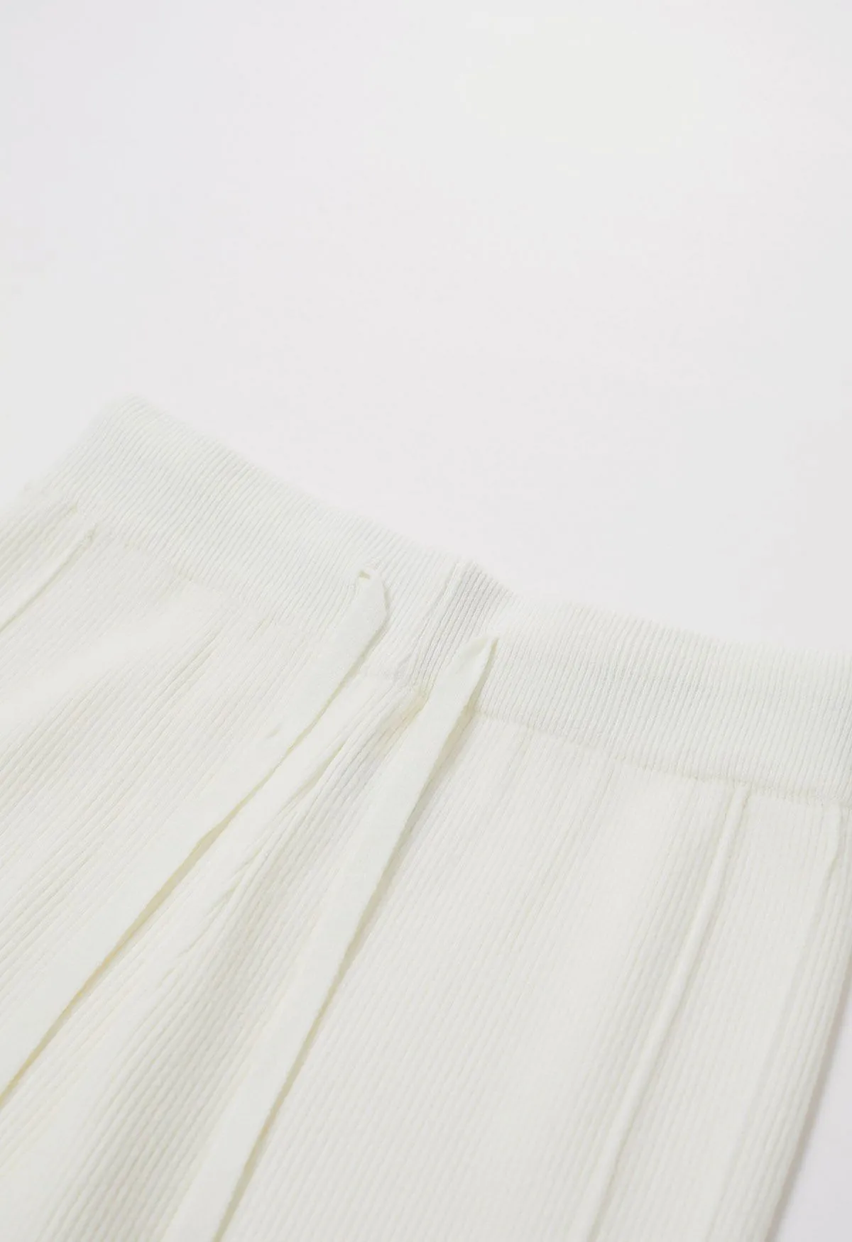 Pantalon en tricot à fente latérale avec cordon de serrage à la taille, ivoire