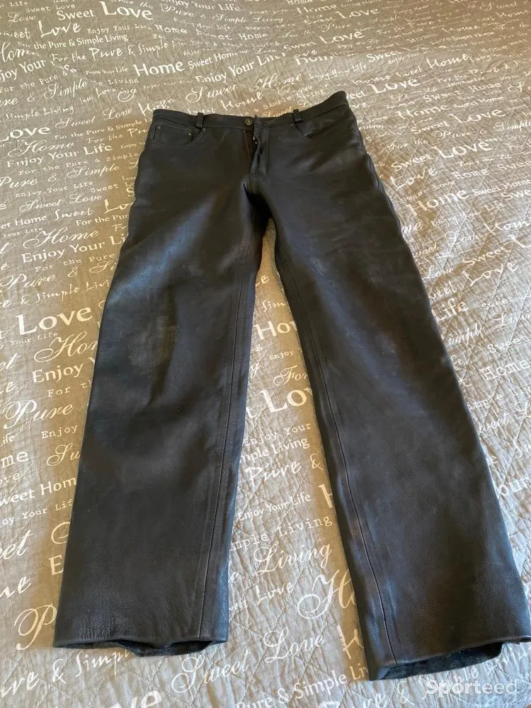 Pantalon moto  neuf Ajouté le : 03/08/2022