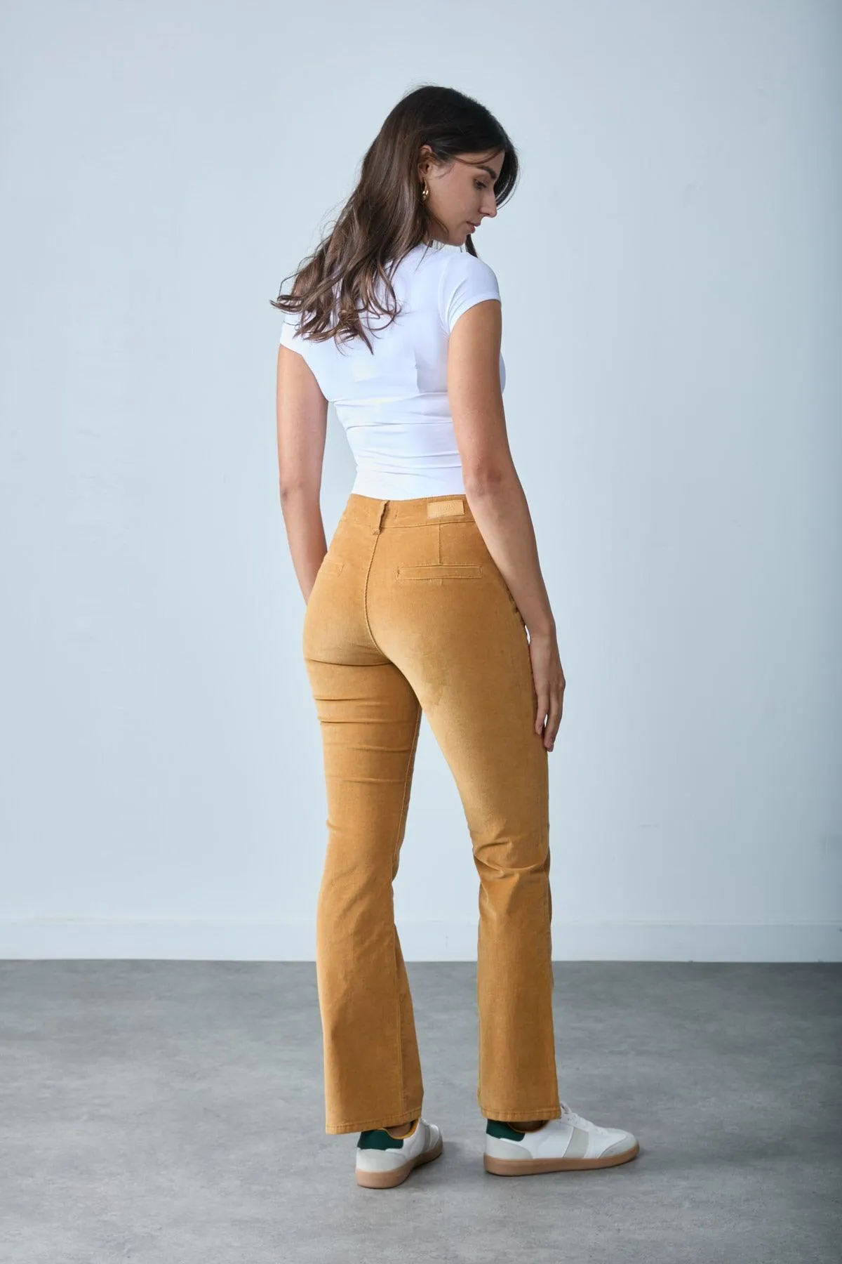 Pantalon velours flare détail bouton or - Edena