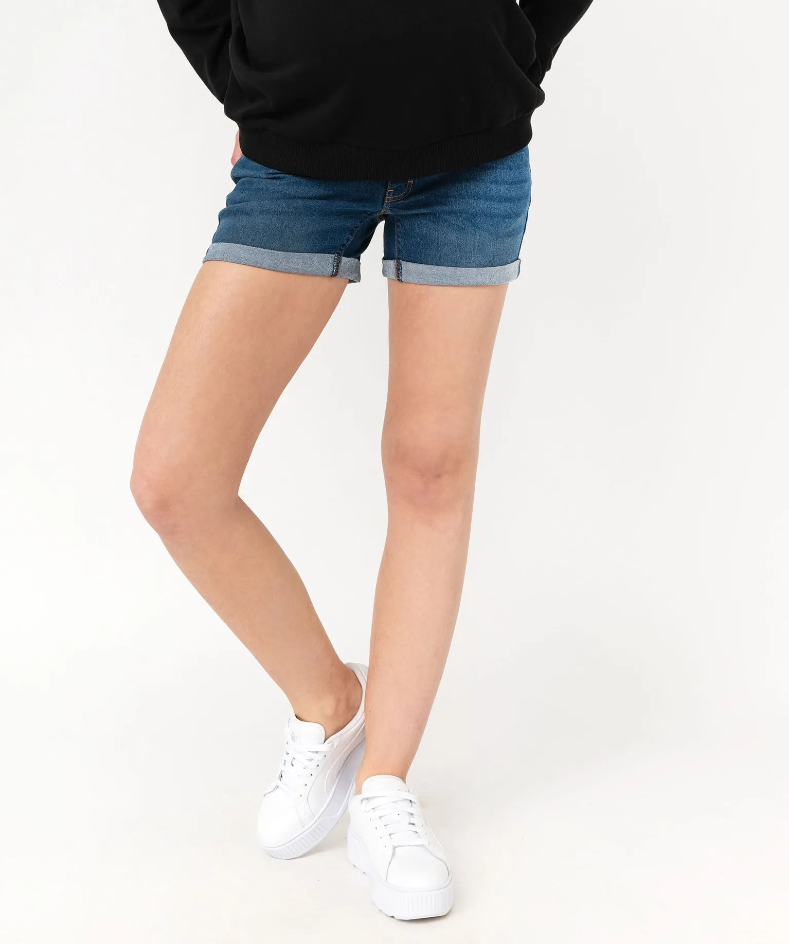 short en jean de grossesse a bandeau bas et revers bleu shorts